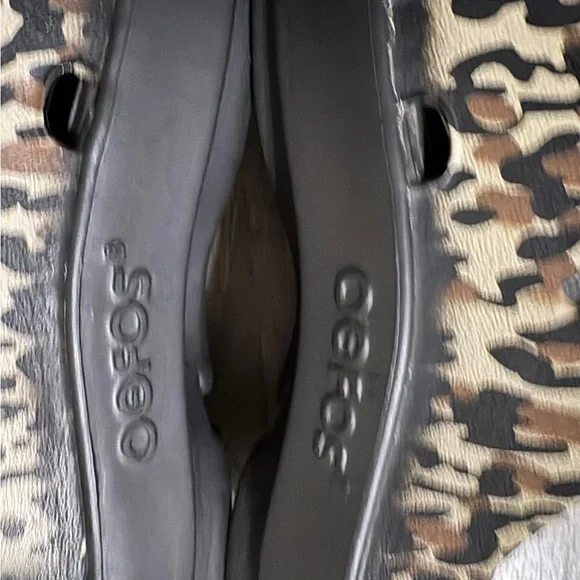 OOFOS Leopard Print Mules - Picture 5 of 8